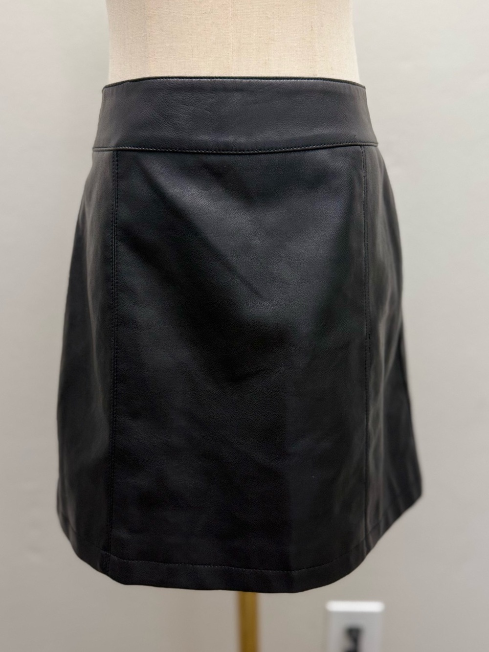 Forever 21 Black Faux Leather Mini Skirt Size Small Back Zip